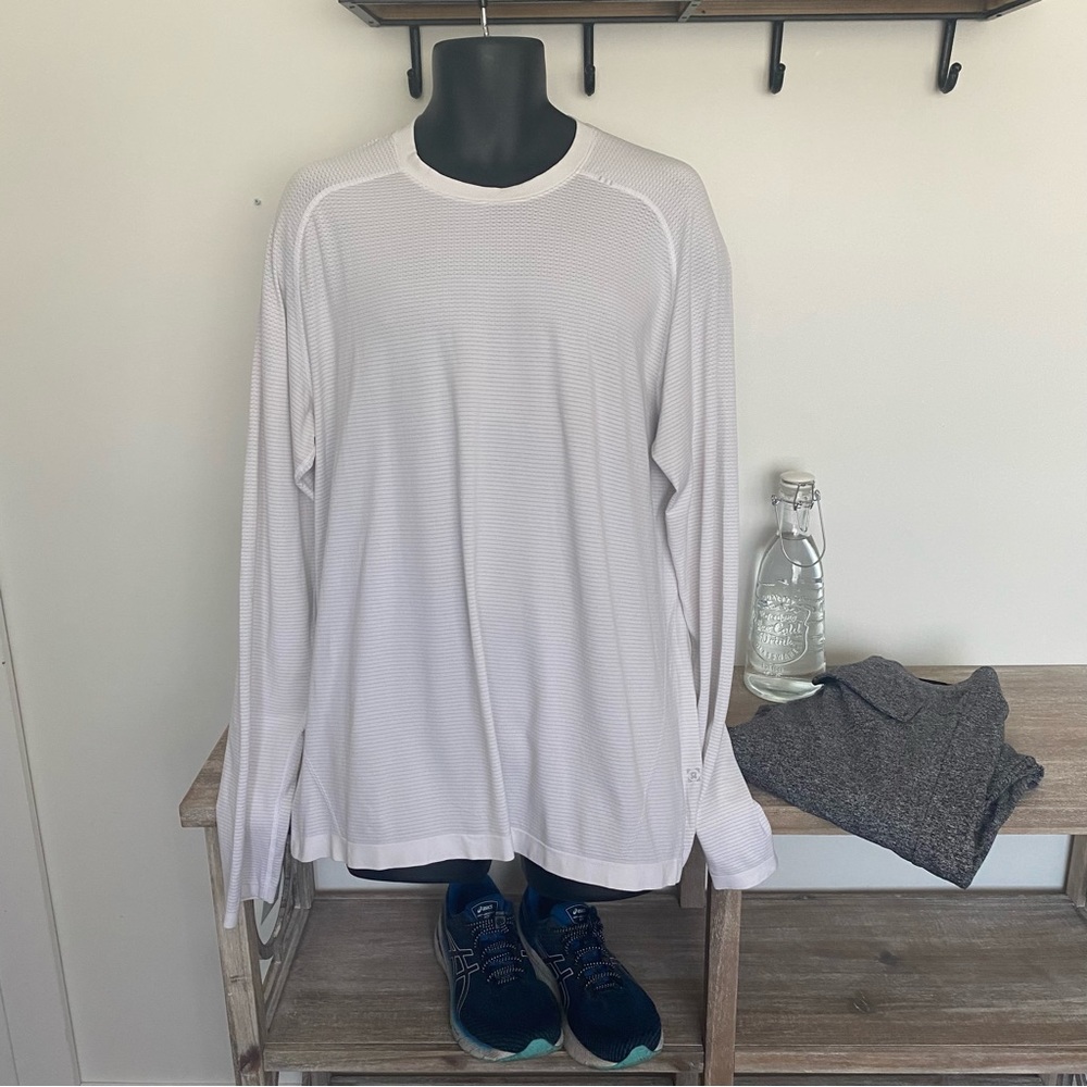 Lululemon Men’s Metal Vent Swiftly Tech Long Sleeve Shirt